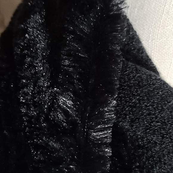 Faux shearling infinity scarf - Picture 3 of 3